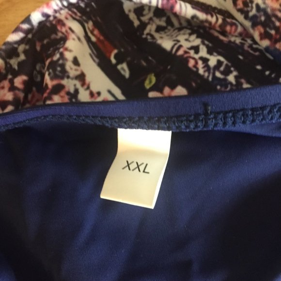 Red/White/Blue Abstract Floral Print Top Tankini Size XXL Solid Navy Blue Bottom - Picture 8 of 12